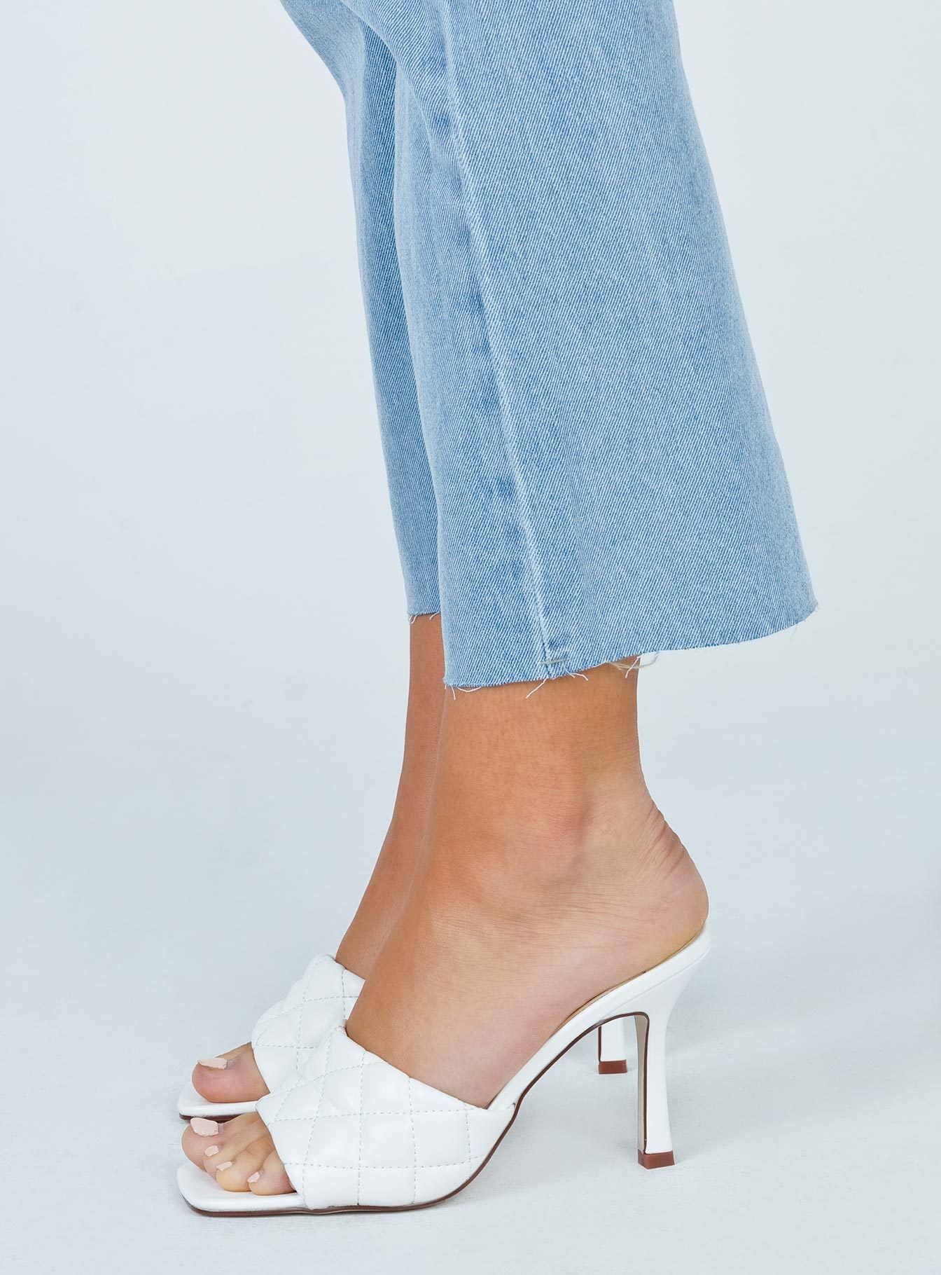 THE LEIGH HEELS