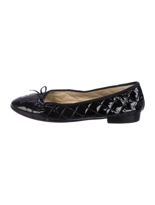 CHANEL Interlocking CC Logo Patent Leather Ballet Flats