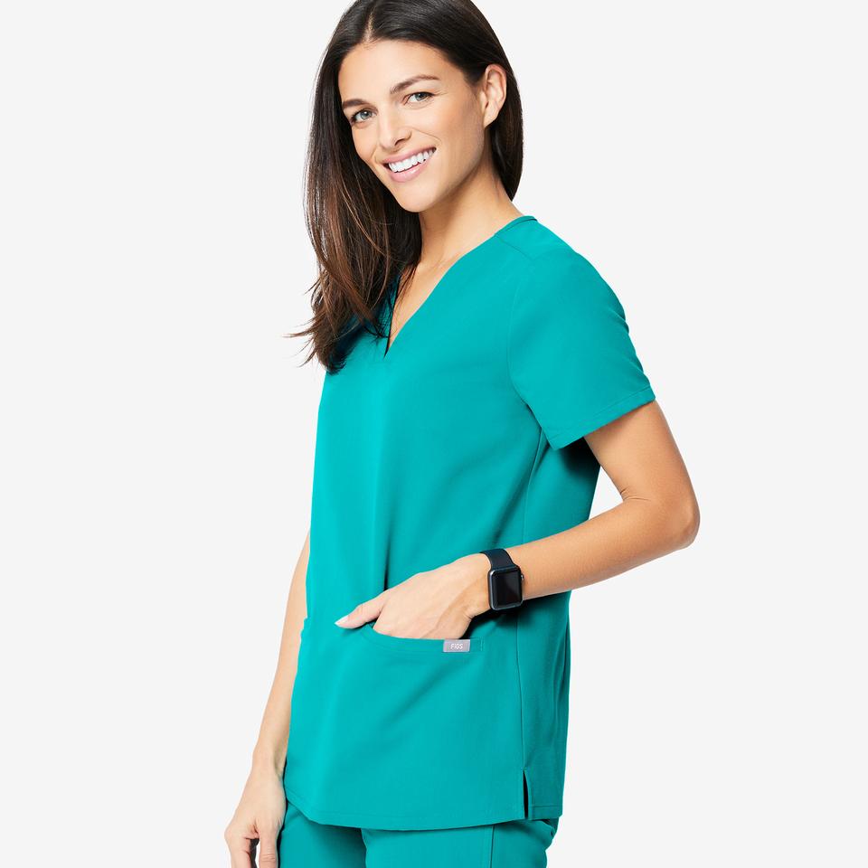 CASMA Three-Pocket Scrub Tee