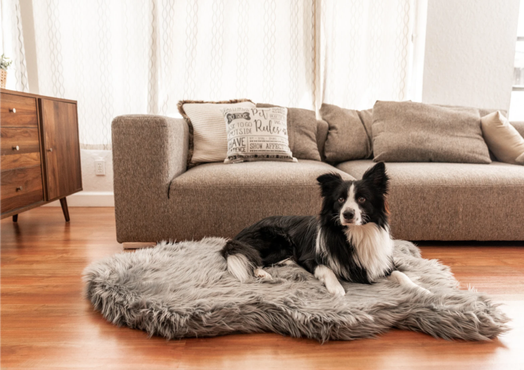 PupRug™ Faux Fur Orthopedic Dog Bed - Curve
