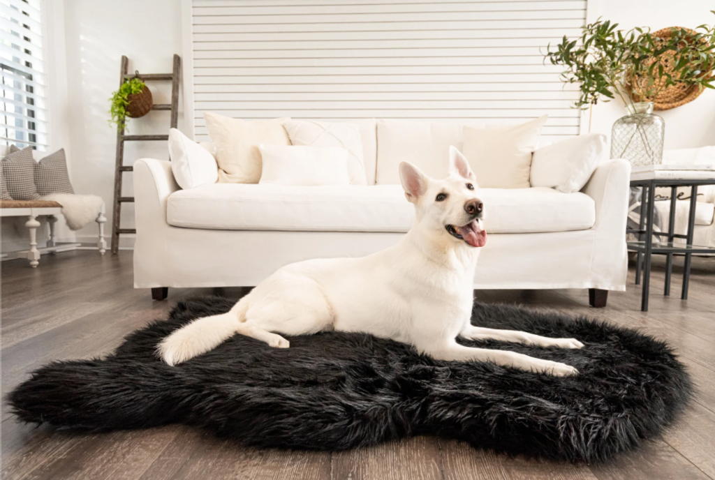 PupRug™ Faux Fur Orthopedic Dog Bed - Curve